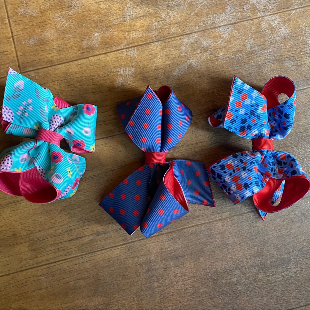 3 Matilda Jane hair bows used